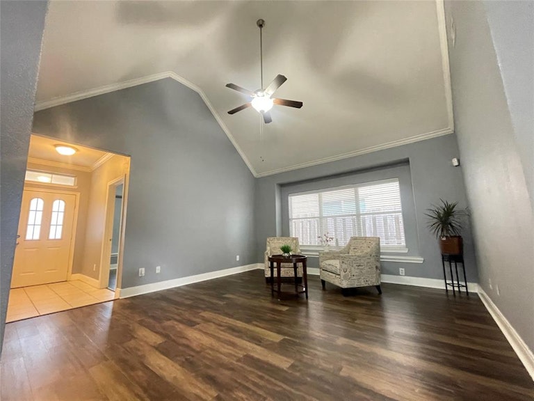 Photo 4 of 21 - 7219 Golden Star Dr, Houston, TX 77083