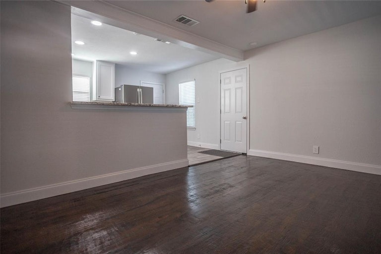 Photo 4 of 13 - 2015 May St, Fort Worth, TX 76110