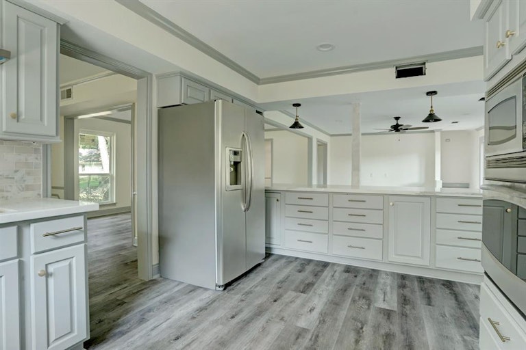 Photo 14 of 27 - 7919 Fairdale Ln, Houston, TX 77063