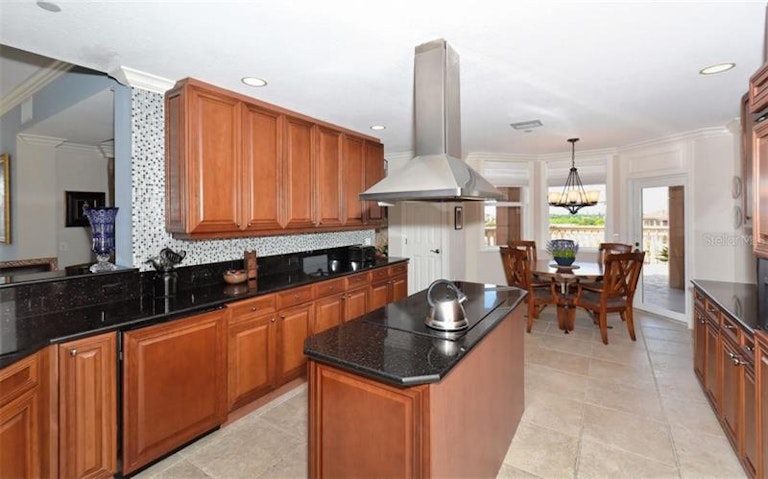 Photo 6 of 25 - 1921 Monte Carlo Dr #703, Sarasota, FL 34231