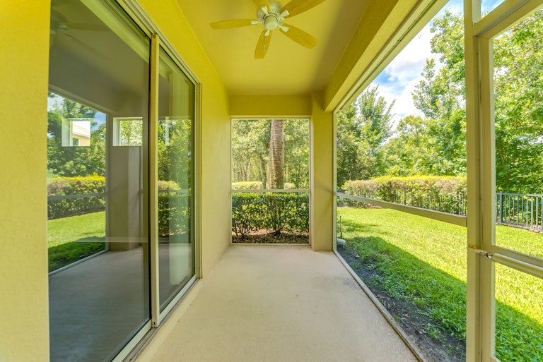 Photo 18 of 21 - 404 Harbor Winds Ct, Winter Springs, FL 32708