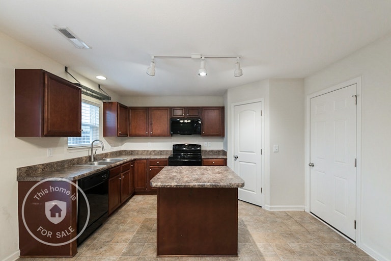 Photo 2 of 18 - 2938 Cherrybark Dr, Durham, NC 27704