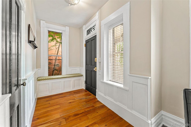 Photo 5 of 40 - 2917 Glenarm Pl, Denver, CO 80205