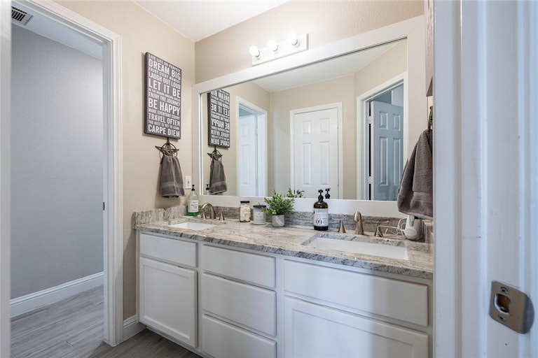 Photo 30 of 40 - 21004 Apache Plum Ln, Pflugerville, TX 78660