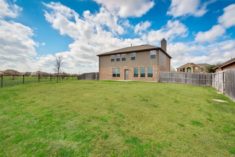 Photo 6 of 28 - 14000 Zippo Way, Haslet, TX 76052