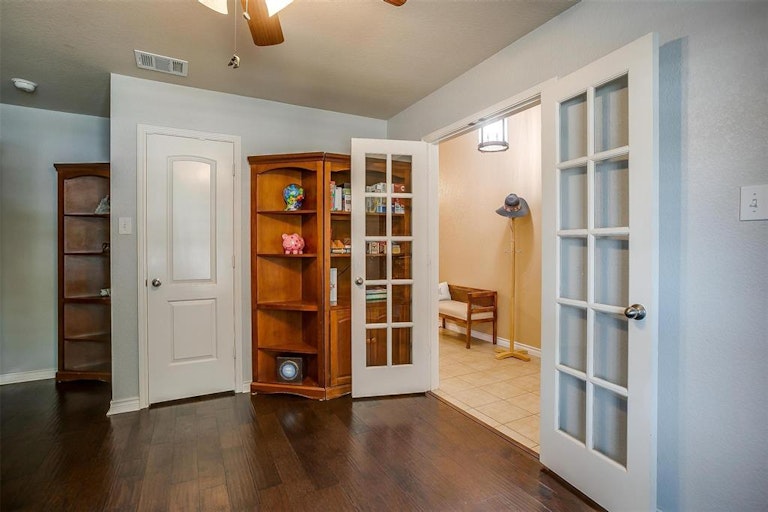 Photo 8 of 40 - 783 Peach Ln, Burleson, TX 76028