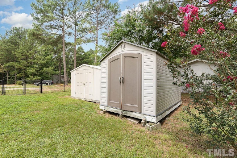 Photo 25 of 32 - 155 Duck Pond Ln, Clayton, NC 27520
