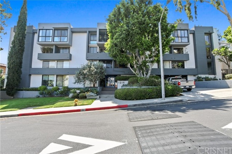 Photo 1 of 28 - 1215 N Olive Dr #101, West Hollywood, CA 90069
