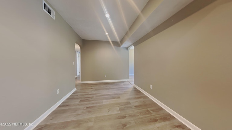 Photo 3 of 21 - 8038 Cayuga Trl S, Jacksonville, FL 32244