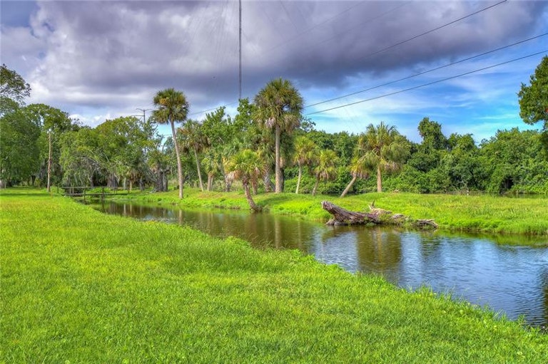 Photo 40 of 49 - 2105 Dartmouth Dr, Holiday, FL 34691