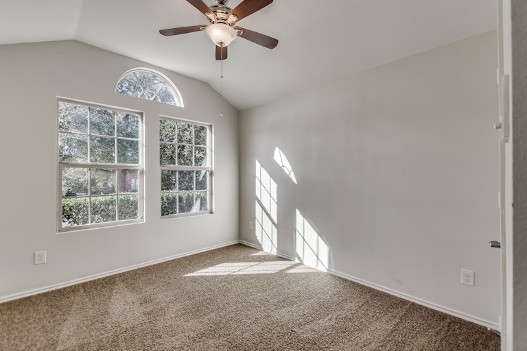 Photo 9 of 18 - 2508 Cumberland Trl, Balch Springs, TX 75181