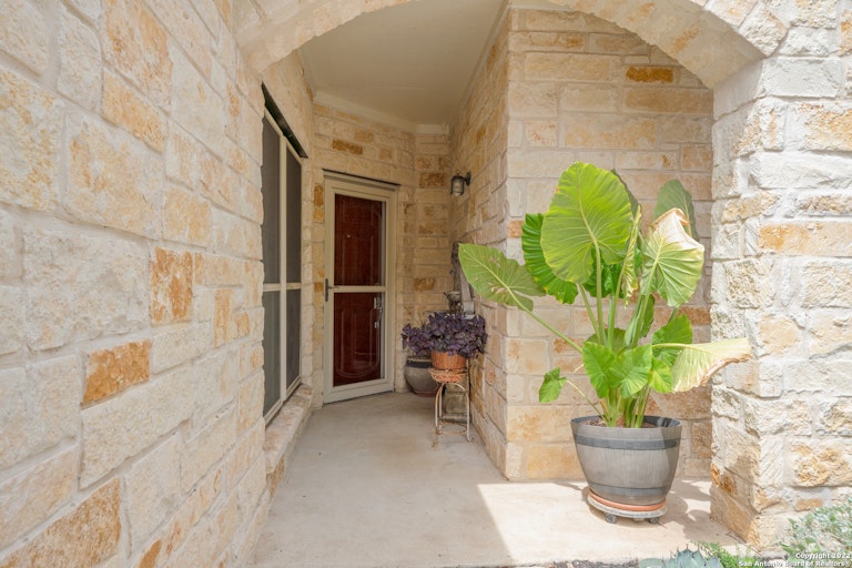 Photo 5 of 32 - 12543 Cascade Hls, San Antonio, TX 78253