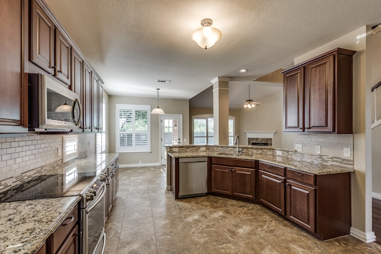 Photo 3 of 32 - 460 Fremont Dr, Rockwall, TX 75087