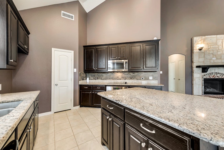 Photo 7 of 29 - 8121 Mountain Cedar Dr, Fort Worth, TX 76131
