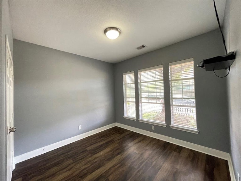 Photo 13 of 21 - 7219 Golden Star Dr, Houston, TX 77083