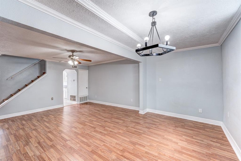 Photo 2 of 18 - 12 Hyde Park Blvd #3, Houston, TX 77006