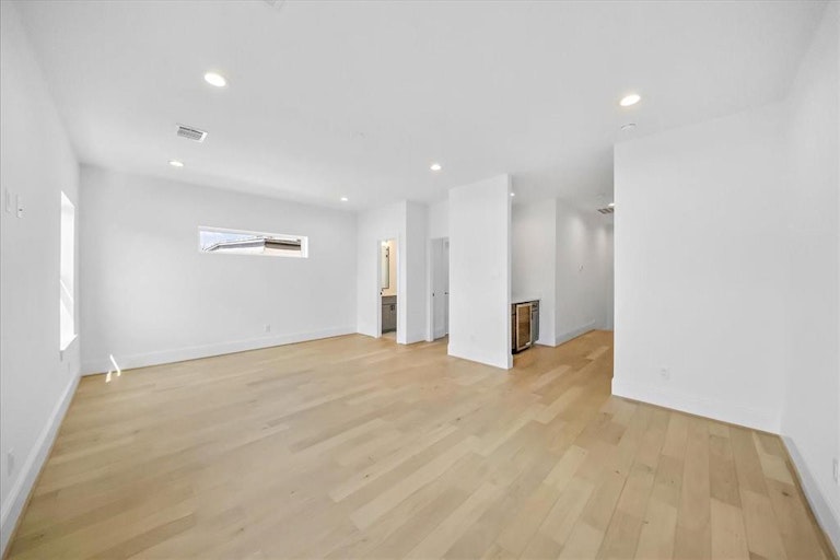 Photo 28 of 46 - 1420 Alexander St, Houston, TX 77008