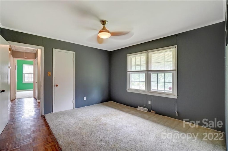 Photo 18 of 36 - 1320 Shannonhouse Dr, Charlotte, NC 28215