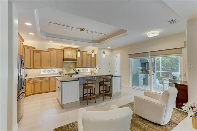 Photo 11 of 53 - 7711 Ashley Cir, Bradenton, FL 34201