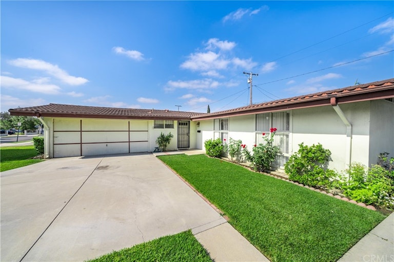 Photo 3 of 37 - 1019 N Hermosa Dr, Anaheim, CA 92801