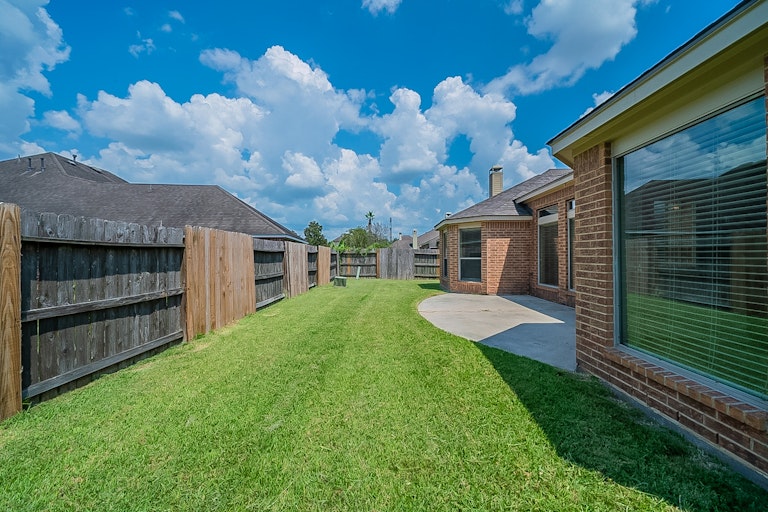 Photo 32 of 37 - 14727 Fountain Stone Ln, Humble, TX 77396