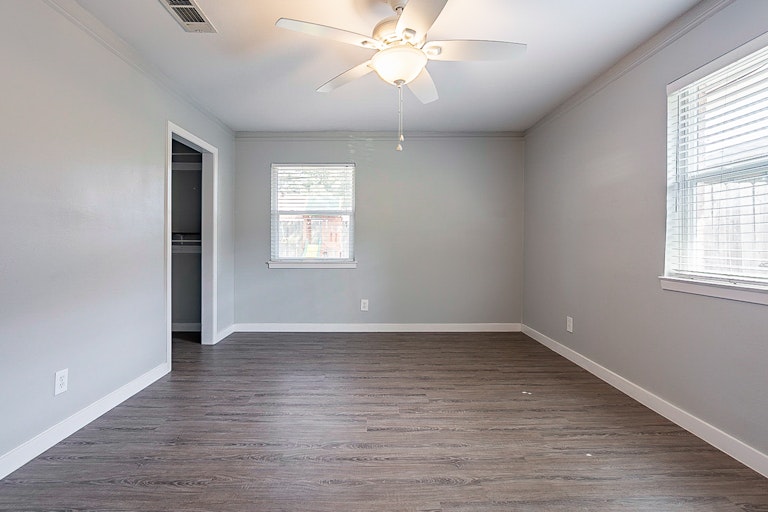 Photo 23 of 29 - 5822 Imogene St, Houston, TX 77074