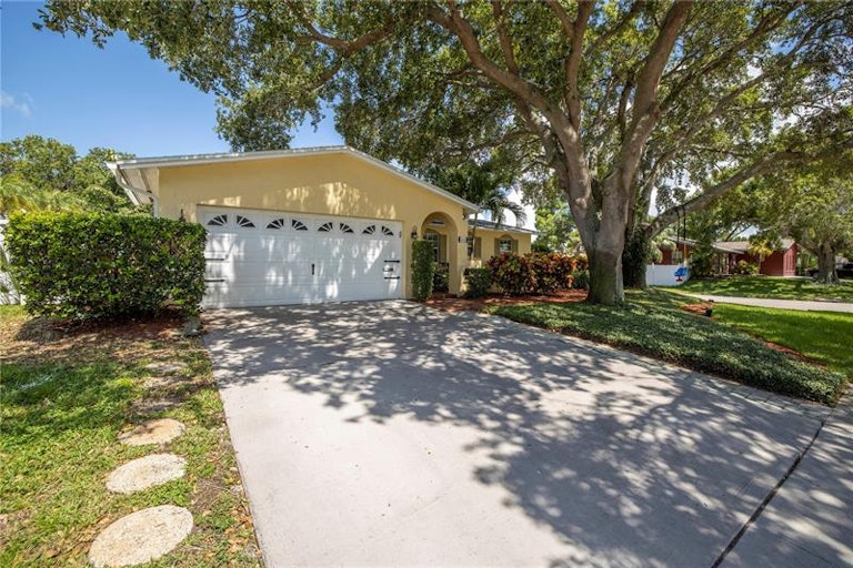 Photo 2 of 47 - 6041 16th Ln NE, Saint Petersburg, FL 33703