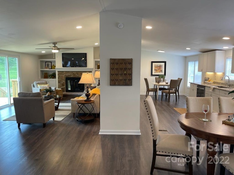 Photo 5 of 28 - 6036 Frazier Dr, Davidson, NC 28036