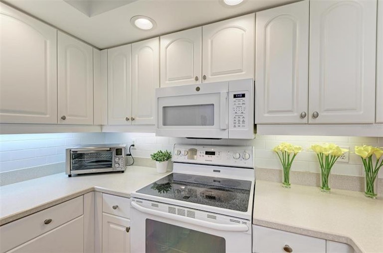 Photo 12 of 56 - 1247 Edgewater Cir #1247, Bradenton, FL 34209