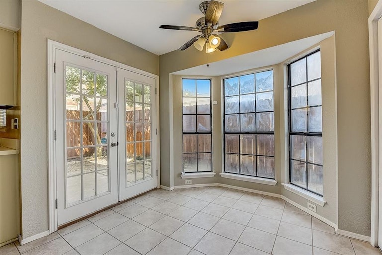 Photo 22 of 32 - 18968 Ravenglen Ct, Dallas, TX 75287
