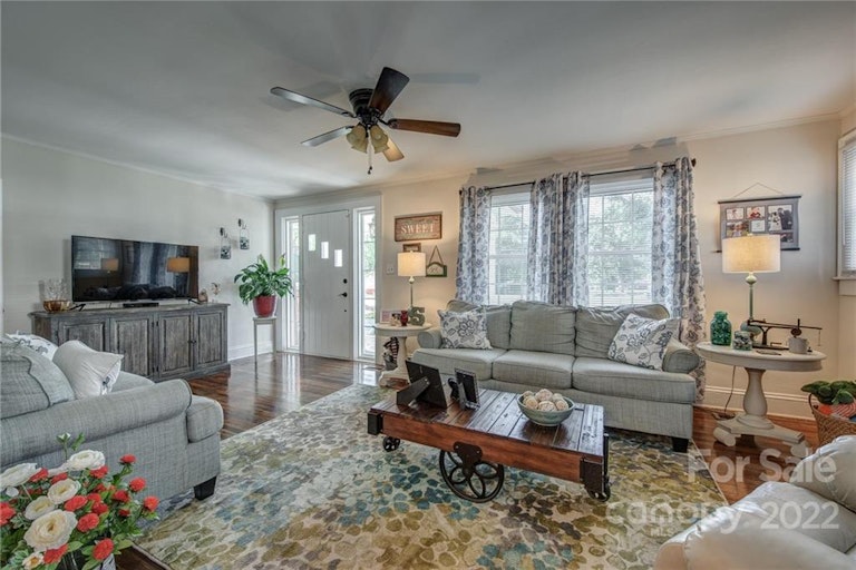 Photo 7 of 22 - 502 W Trade St, Dallas, NC 28034