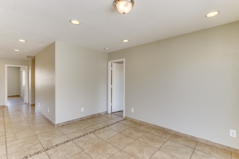Photo 11 of 30 - 2206 S 72nd Ln, Phoenix, AZ 85043