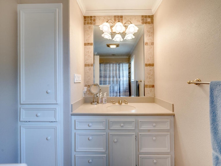 Photo 27 of 40 - 8800 Spring Lake Dr, Austin, TX 78750