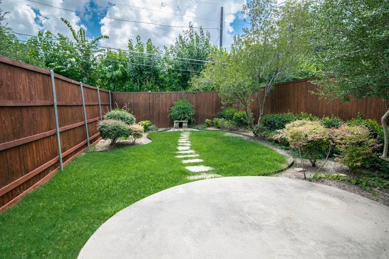Photo 5 of 36 - 1142 N Bishop Ave, Dallas, TX 75208
