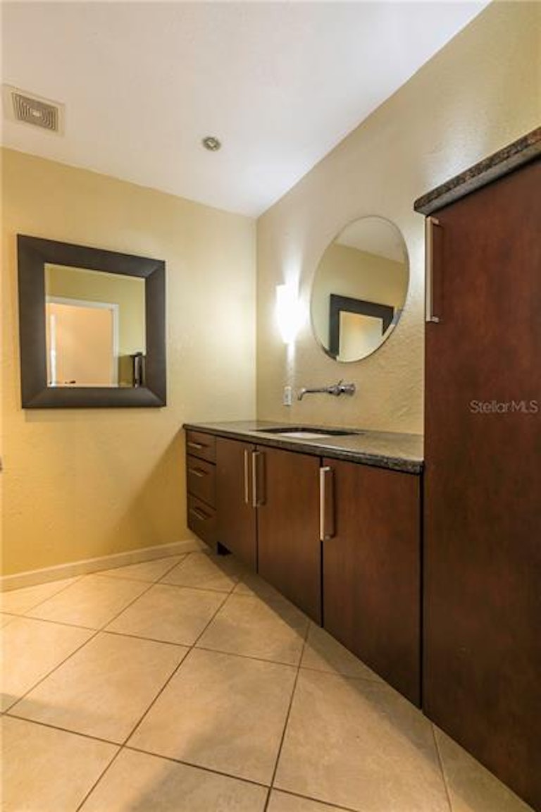 Photo 13 of 25 - 16618 Vallely Dr, Tampa, FL 33618