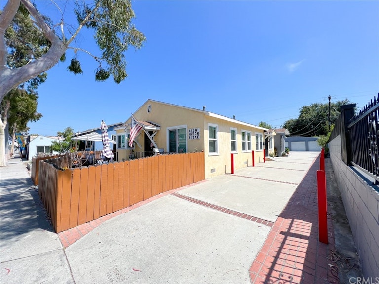 Photo 4 of 22 - 442 W Arbor Vitae St, Inglewood, CA 90301