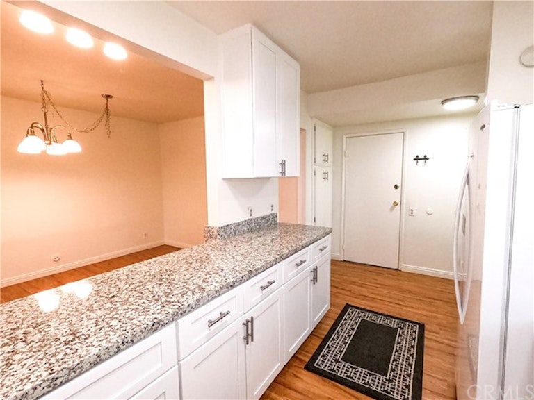 Photo 8 of 32 - 1900 W Glenoaks Ave Unit C, Anaheim, CA 92801