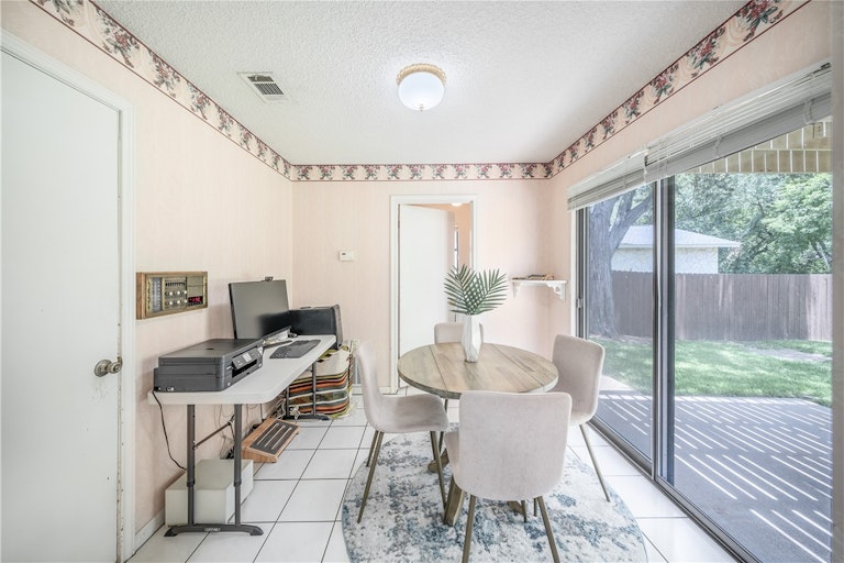 Photo 12 of 37 - 1501 Wilson Heights Dr, Austin, TX 78746