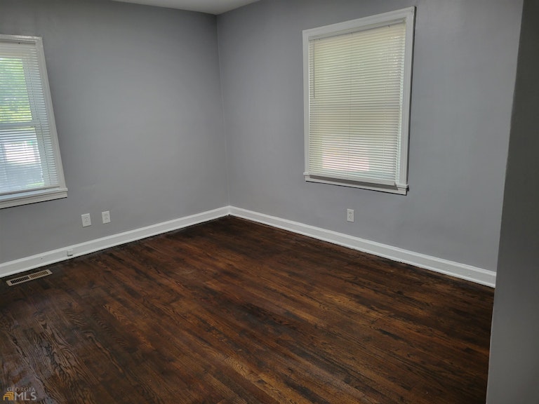 Photo 10 of 18 - 1860 Headland Dr, Atlanta, GA 30344