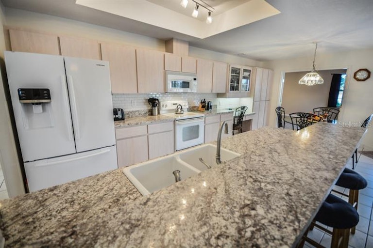Photo 10 of 25 - 1745 Pembrooke Way, Lutz, FL 33549