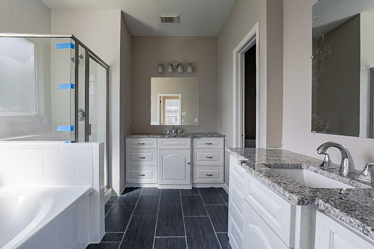 Photo 6 of 30 - 1134 Park Breeze Ct, Fresno, TX 77545