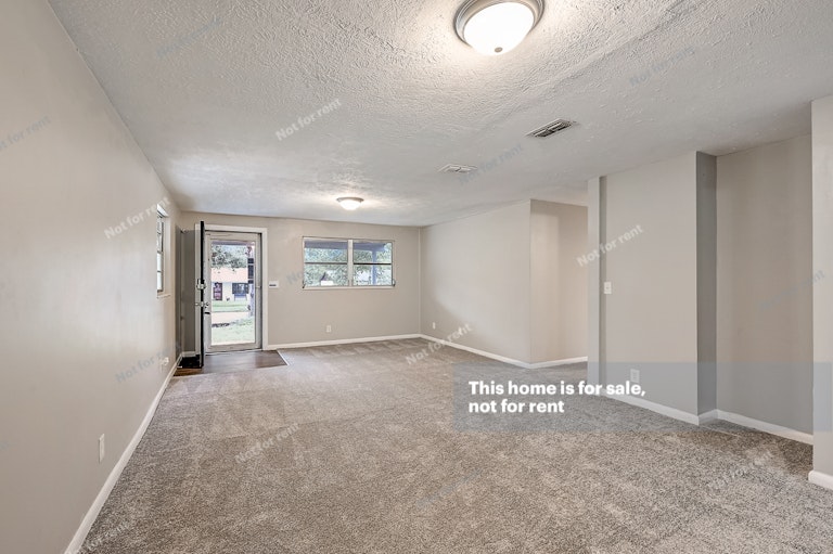 Photo 6 of 25 - 422 Sigsbee Rd, Orange Park, FL 32073
