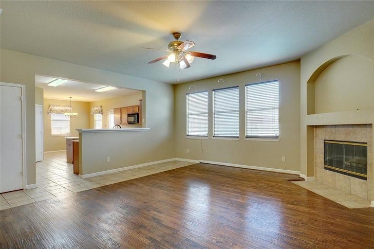 Photo 11 of 34 - 1709 White Dove Ln, Denton, TX 76210