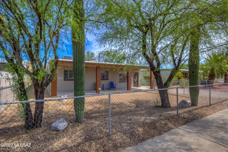 Photo 2 of 40 - 4649 E 16th St, Tucson, AZ 85711