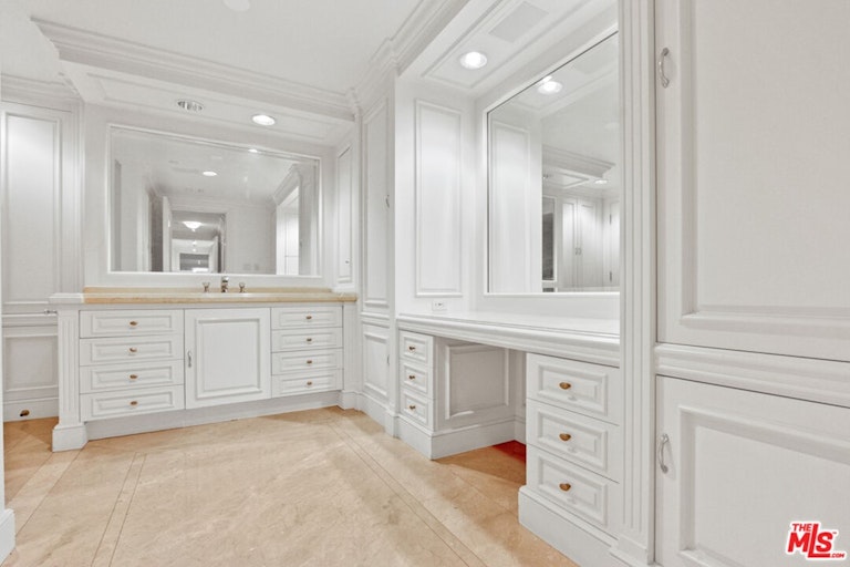 Photo 23 of 40 - 10601 Wilshire Blvd #404, Los Angeles, CA 90024