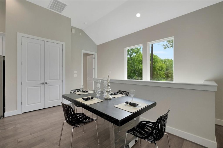 Photo 15 of 28 - 5509 Beall St Unit C, Houston, TX 77091