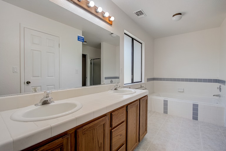Photo 6 of 36 - 4232 Empire Way, Carmichael, CA 95608