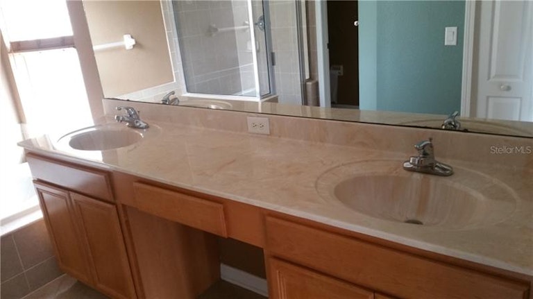Photo 14 of 24 - 27434 Edenfield Dr, Wesley Chapel, FL 33544