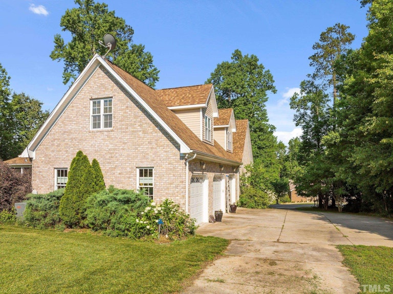 Photo 36 of 40 - 6103 Valentine St, Zebulon, NC 27597