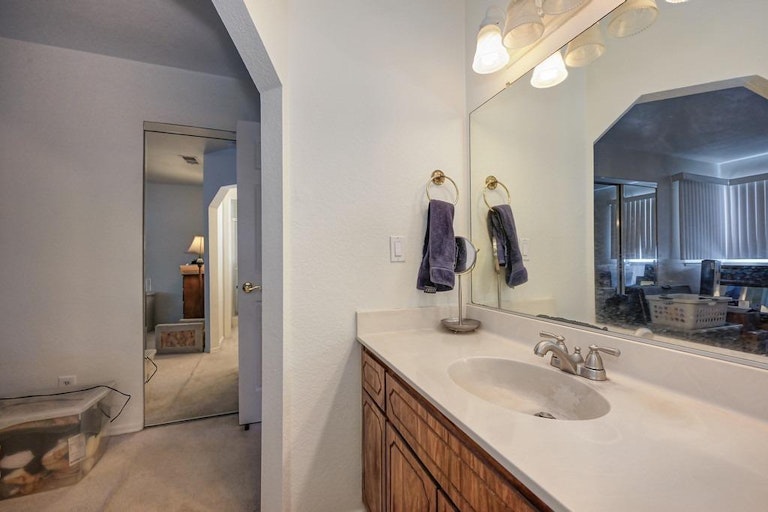 Photo 26 of 37 - 660 Tailwind Dr, Sacramento, CA 95838